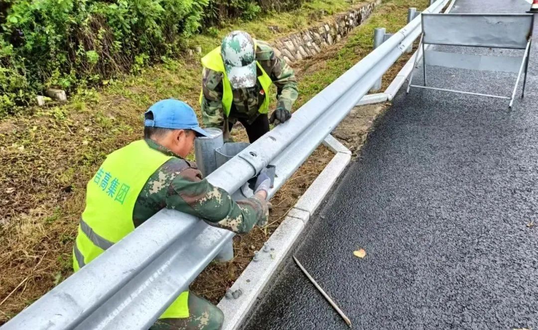 吉高集团多举措做好州庆期间高速公路服务保畅工作1.jpg