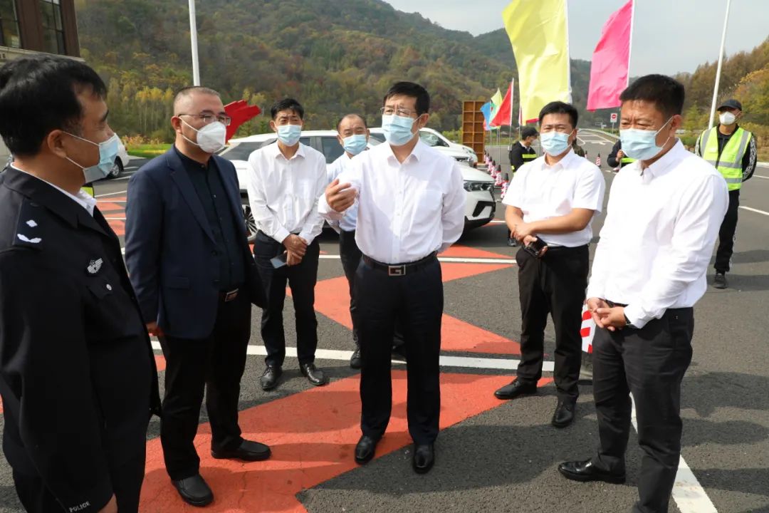 吉高集团领导班子督导高速公路安全生产、疫情防控及保通保畅工作1.jpg