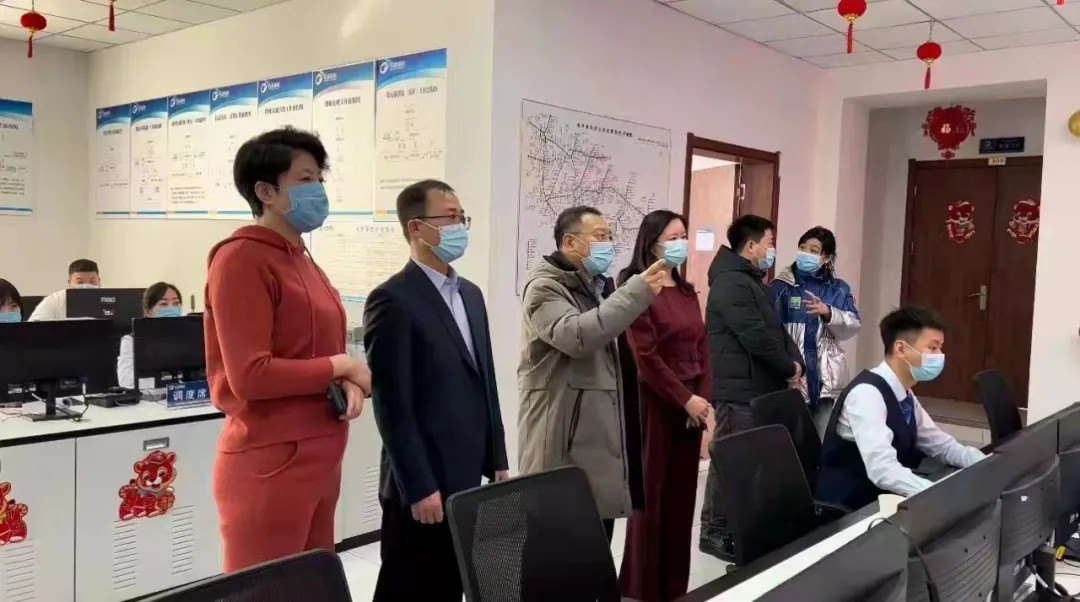 吉高集团党委专职副书记呼显臣调研春节安全保畅工作1.jpg