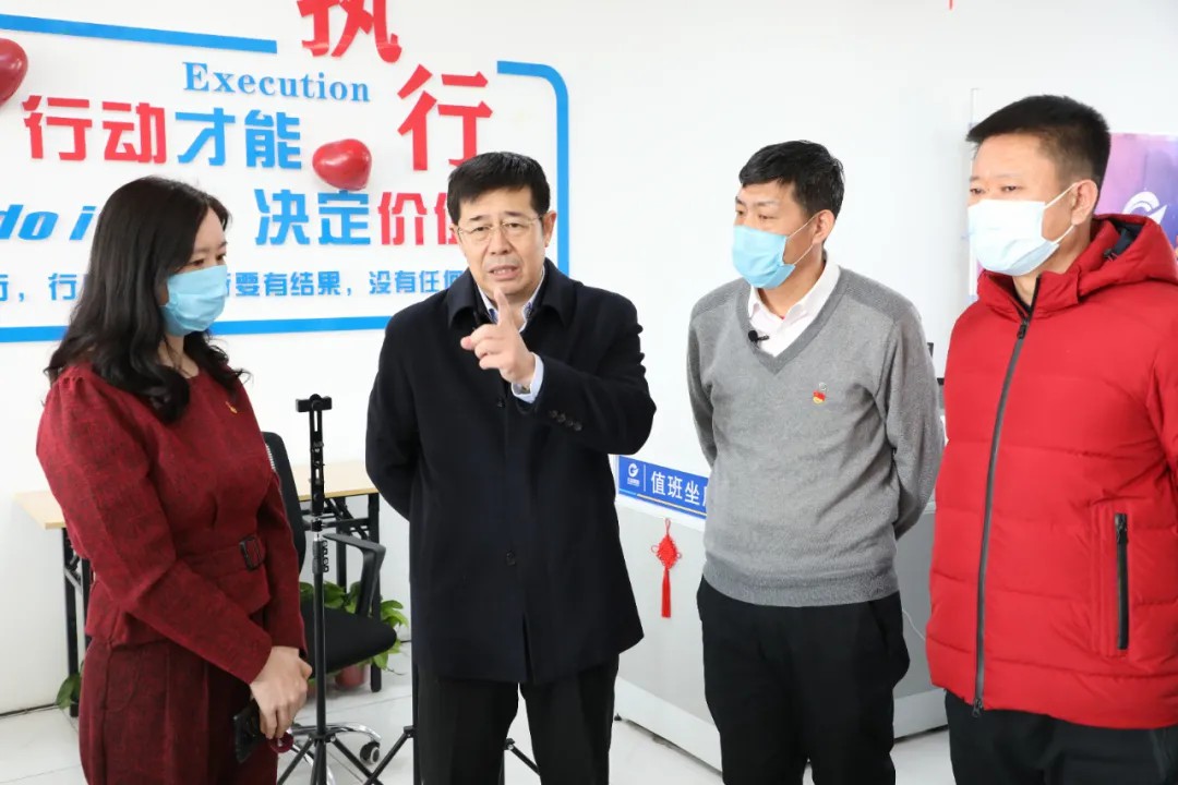 吉高集团党委书记、董事长郝晶祥大年初一调度全省高速公路通行情况并向全体干部职工拜年3.jpg