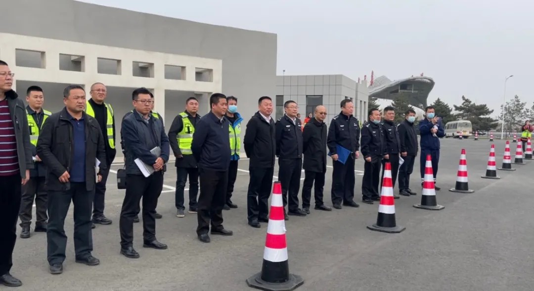 长春分公司：统一思想 提高认识 切实增强除雪防滑工作的责任感和紧迫感2.jpg