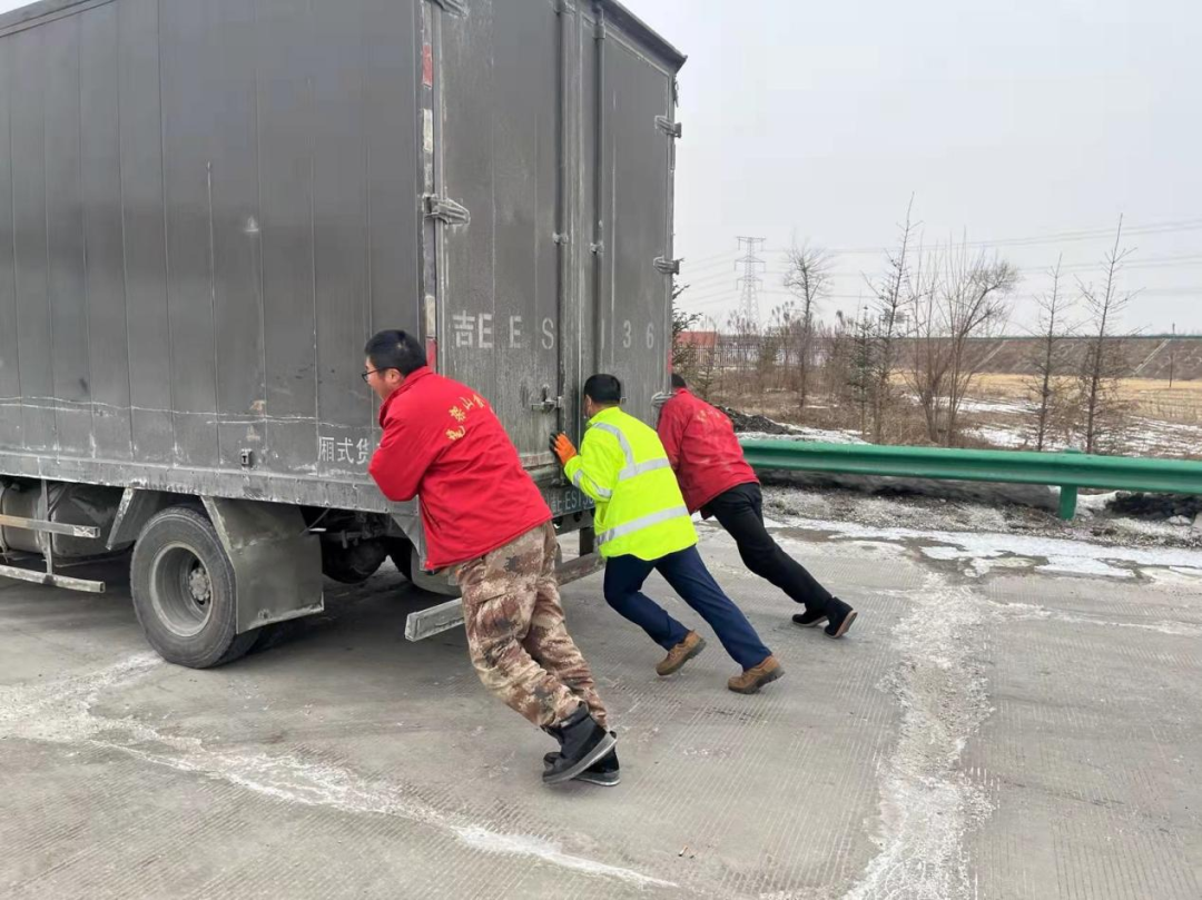让“雷锋精神”在吉林高速公路上闪耀4.png