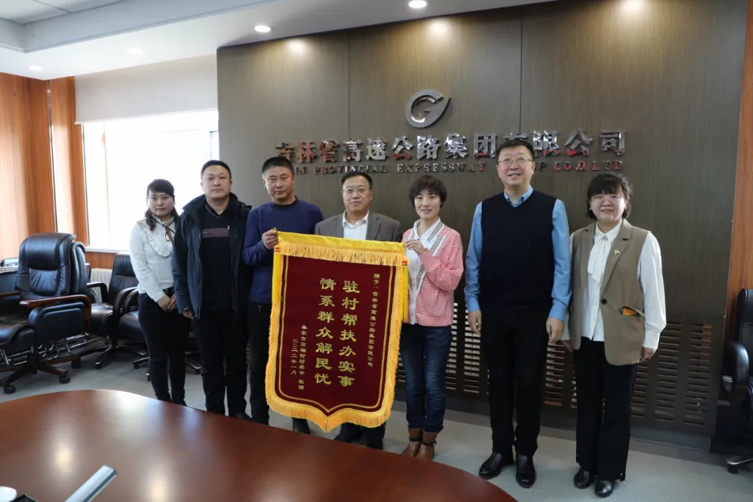 驻村帮扶办实事 情系群众解民忧2.jpg