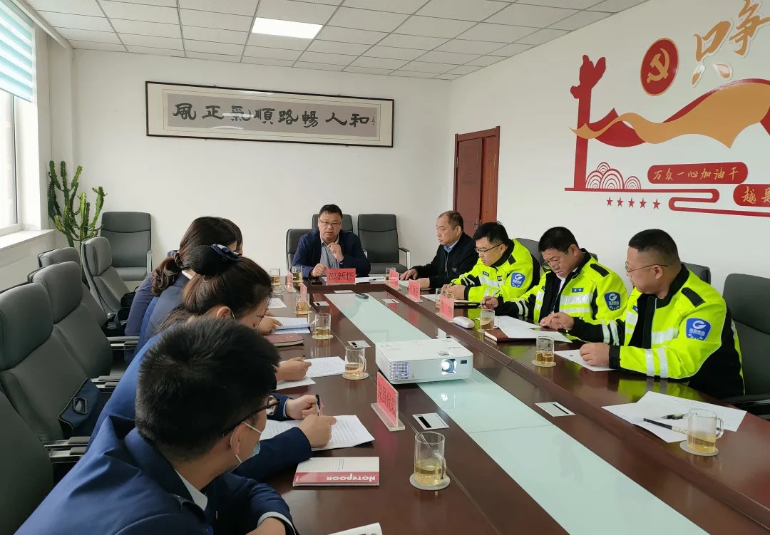 吉高集团党委副书记、总经理邵新怀赴靖宇收费站党支部联系点讲授专题党课并调研指导工作.jpg