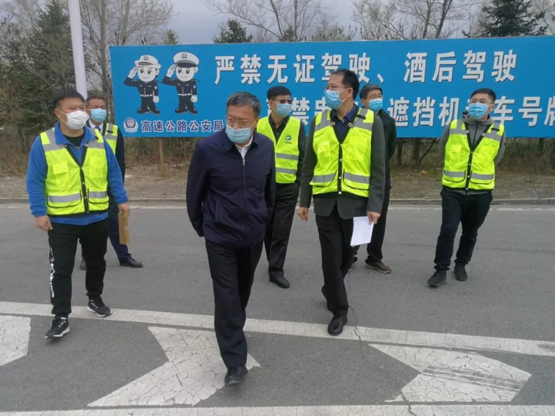 集团党委专职副书记呼显臣督导伊通分公司、梅河分公司节假日保畅及恢复收费前准备工作1.jpg