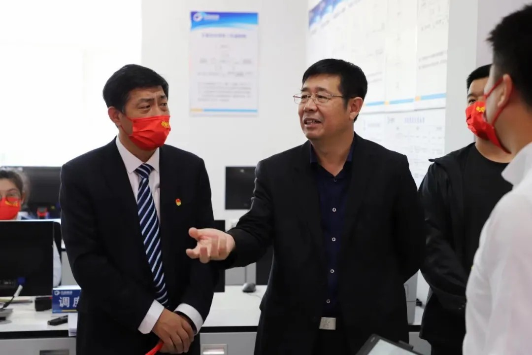 郝晶祥董事长赴集团运营事业部客服中心调研慰问一线干部职工3.jpg