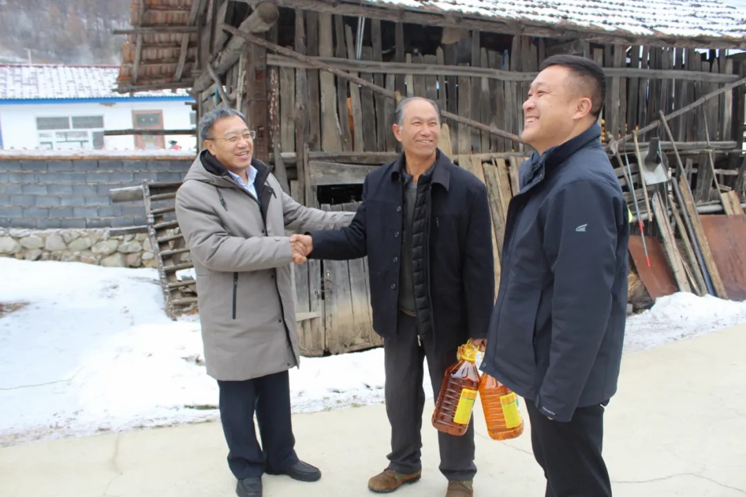发挥党建引领作用 高质量做好集团边境村包保帮扶工作2.jpg