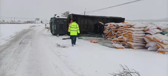 吉高集团未雪绸缪 全员在岗 全力迎战全省高速公路新一轮强降雪4.jpg