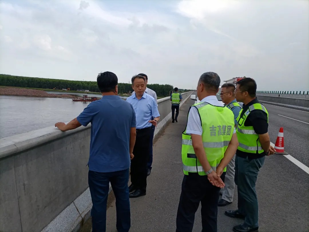严阵以待 从严防控 全力确保我省高速公路安全度汛2.jpg