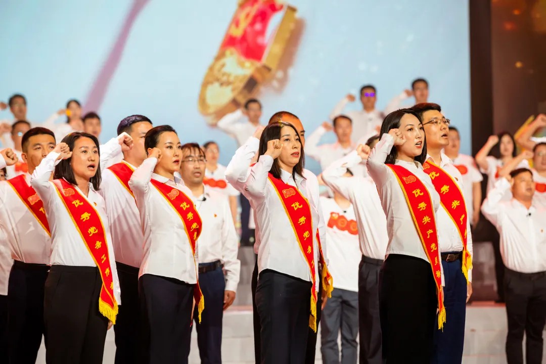 初心铸辉煌 强国启新程 ——吉高集团举办庆祝中国共产党成立100周年文艺演出17.jpg