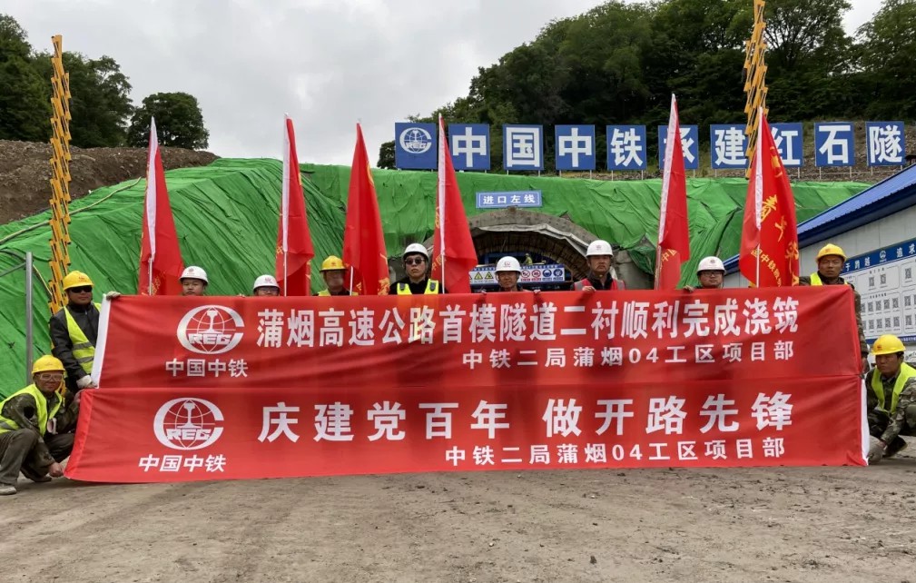 金秋时节　鏖战正酣——集桓、长烟、烟蒲高速公路项目建设纪实1.jpg